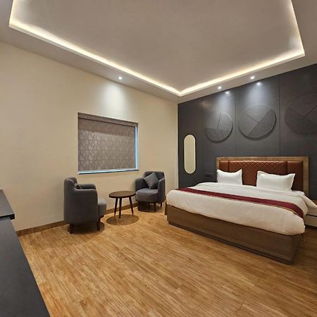 Hotel Elara Dehradun Luaran gambar