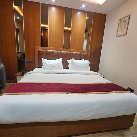 Hotel Elara Dehradun Luaran gambar