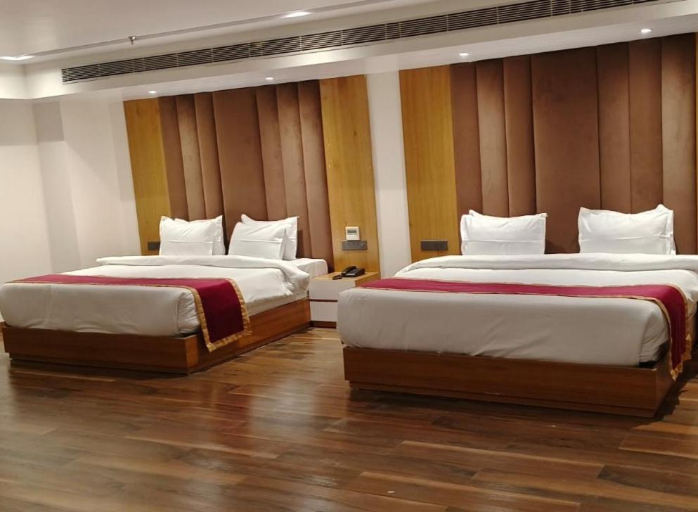 Hotel Elara Dehradun Luaran gambar