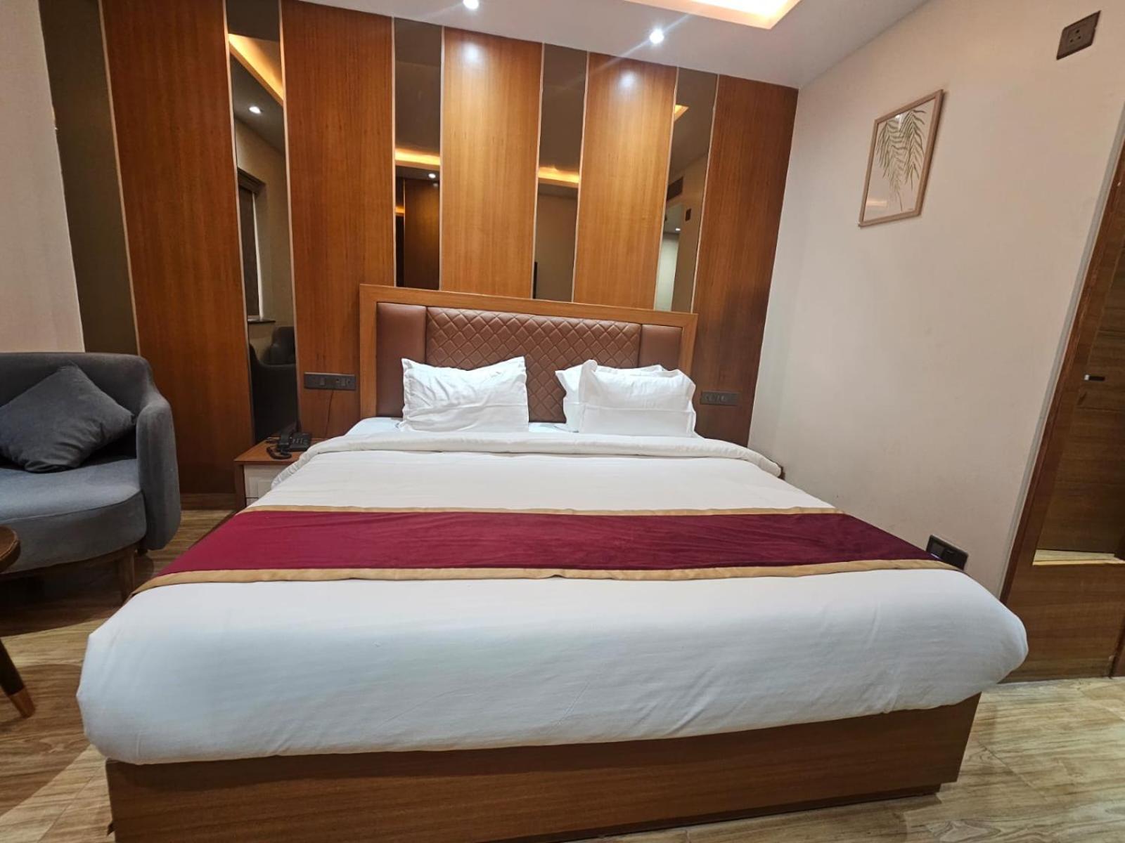 Hotel Elara Dehradun Luaran gambar